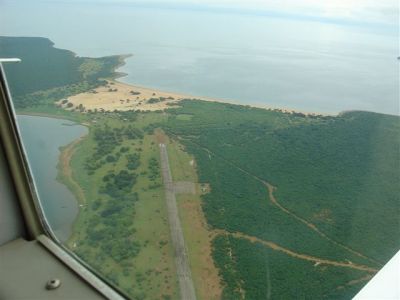Fot.5. Widok z powietrza na pas startowy w Kasaba Bay